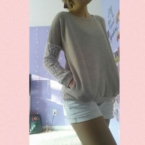 ✨4/$20 Sweater w lace sleeve